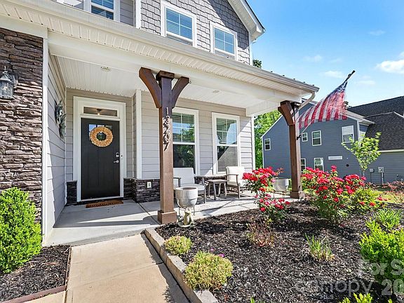 3rd image of 13207 Fiore Pl