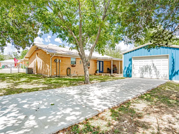 1490 Lockwood St, Stephenville, TX 76401