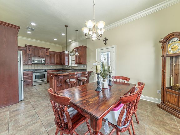 4th image of 200 Cezanne Dr