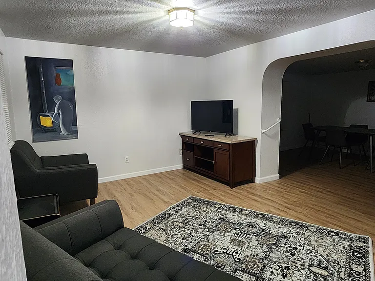 415 Bernal St — Photo 6