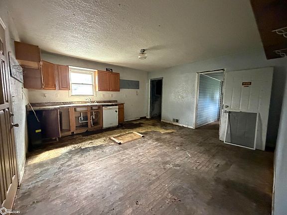 2nd image of 303 Buhrow St