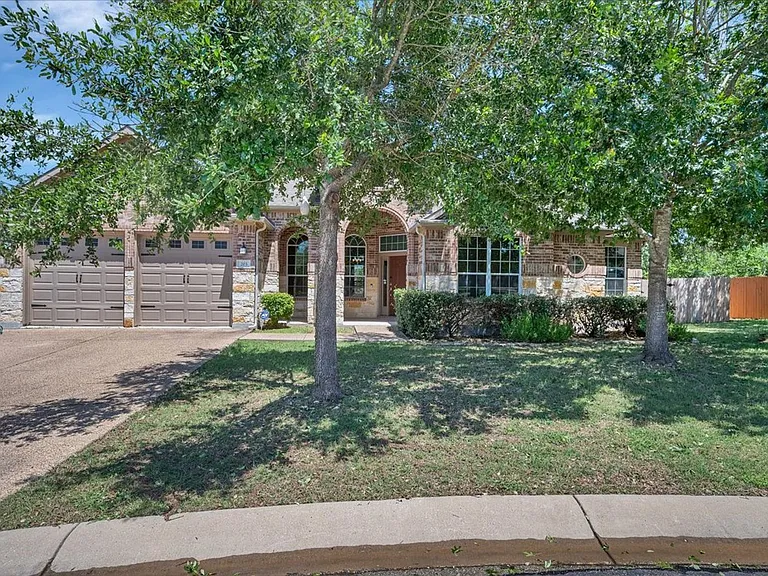 203 Raindance Cv — Photo 2
