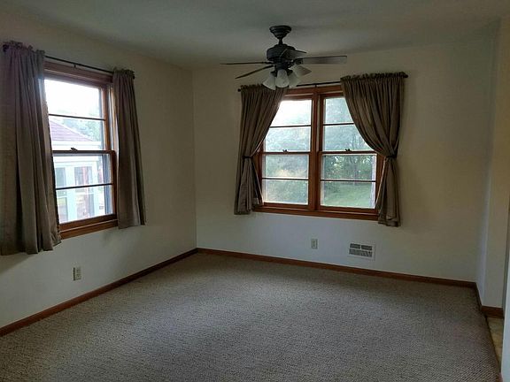 4th image of 1028 Lincoln Dr E