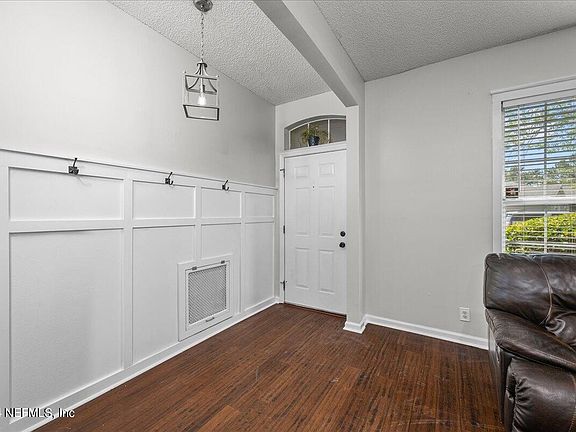 5th image of 13041 VIBURNUM Drive S