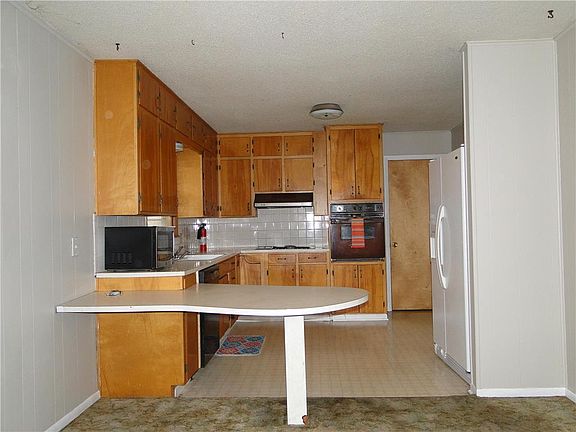 3rd image of 11816 E 32nd St