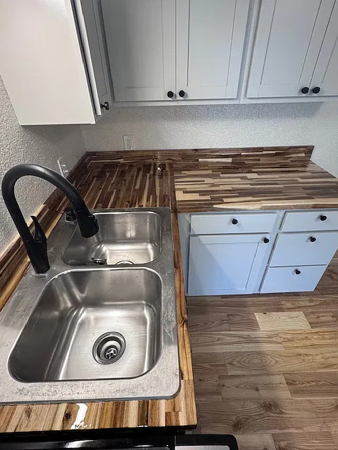 860 Main St — Photo 1