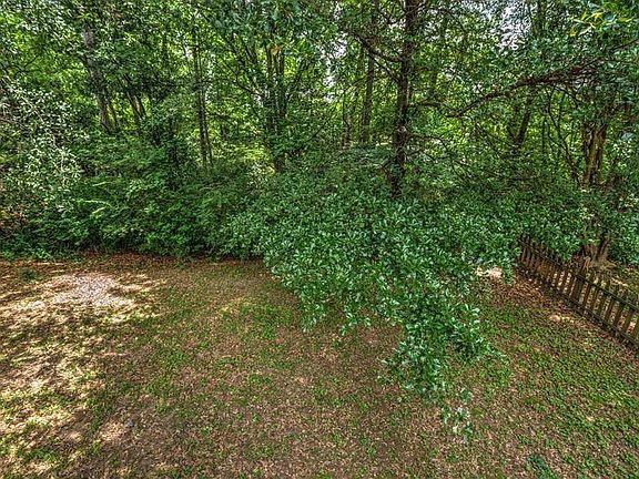 2nd image of 2404 Elmwood Cir