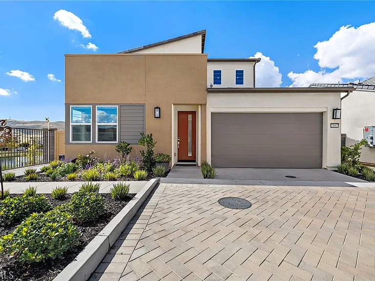 896 Sunrise Rd — Photo 3