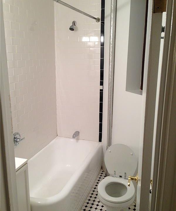 1st image of 233 E 72nd St