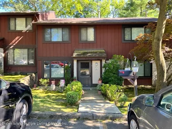 9 Stone Ln, Staten Island, NY 10314