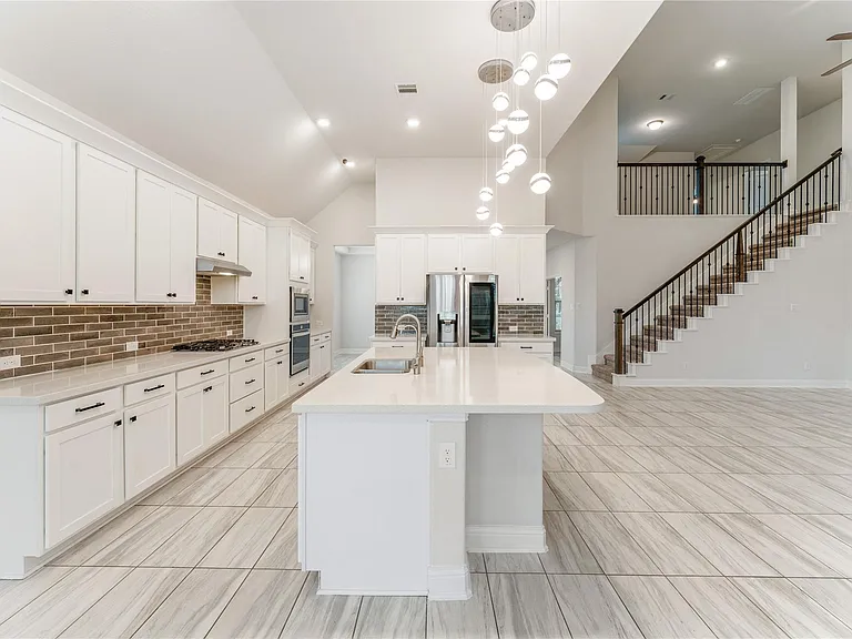7623 Water Glen Ln — Photo 1