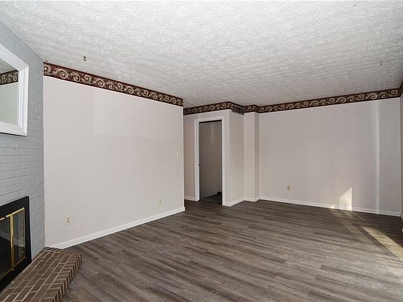 5th image of 4456 Sandlewood Dr