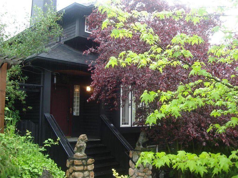 2nd image of 2606 E Olive St
