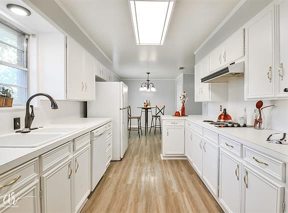 5th image of 2301 Sylvan Dr
