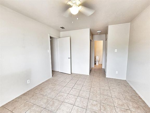 3rd image of 2202 16th Ave N #16