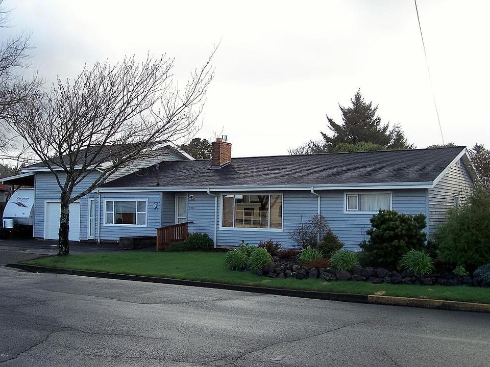 1st image of 1012 NE Avery St