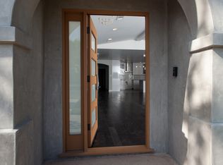15223 Hesby St, Sherman Oaks, CA 91403