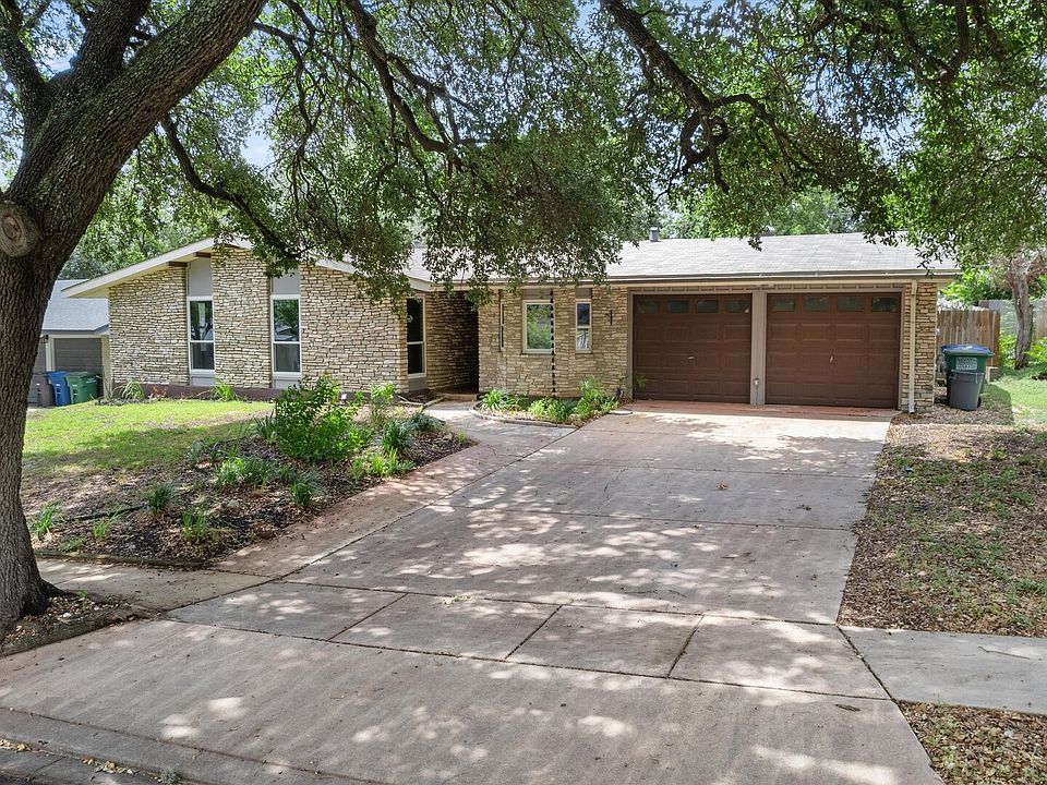 1st image of 214 FANTASIA ST