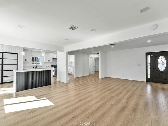 5th image of 9246 Manzanar Ave