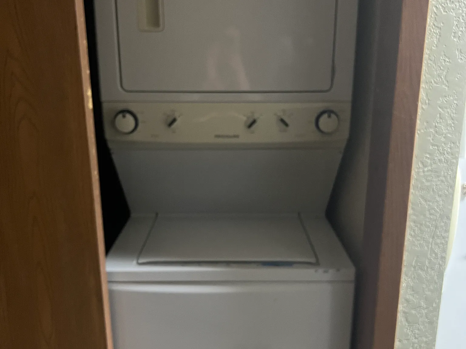 3 bed, 1000 sqft, $930 — Photo 4