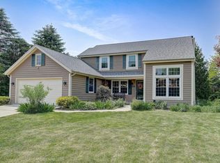 4595 S Hearth Ridge Dr, New Berlin, WI 53151