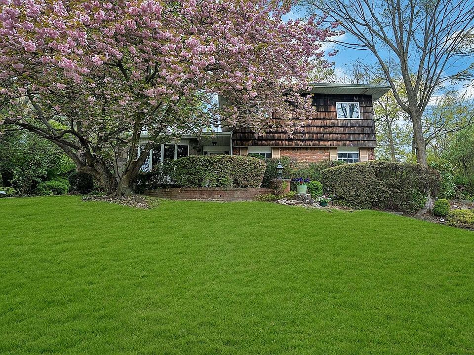 1st image of 11 Huckleberry Lane