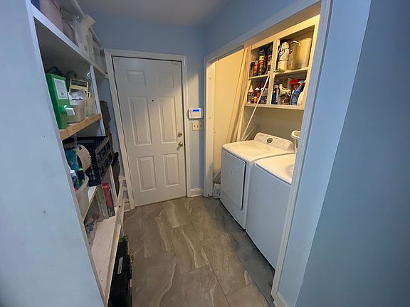 5th image of 412 Roseneath Ave