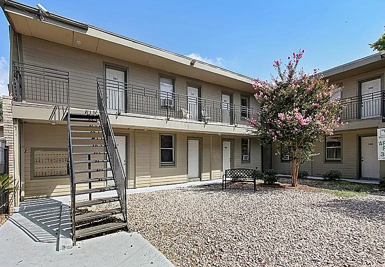 2119 Washington Ave — Photo 3