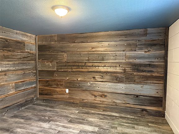 5th image of 122 Tobacco Rd