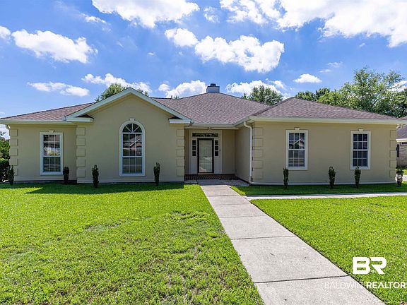 3rd image of 155 Hawthorne Cir