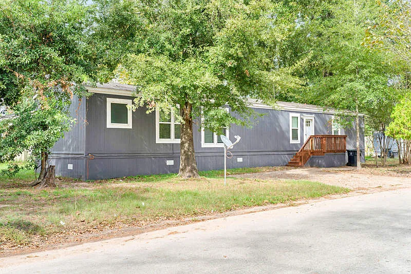 3 bed, 2.0 bath, 1216 sqft, $1,399 — Photo 1