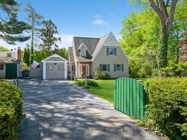 20 High Avenue, Glen Cove, NY 11542