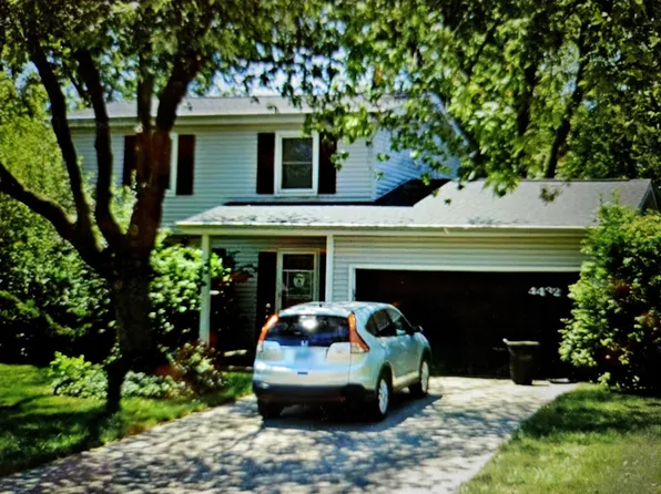 4432 Blackhawk Ln, Lisle, IL 60532