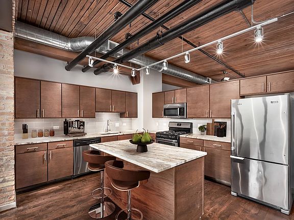 4th image of 456 E Illinois St #753