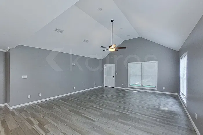3 bed, 2.0 bath, 1850 sqft, $1,975 — Photo 3