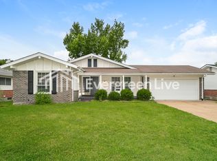 3435 Brookshire Dr, Florissant, MO 63033