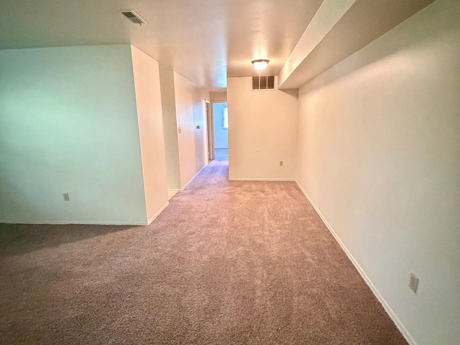 2 bed, 1.0 bath, 900 sqft, $1,275 — Photo 3