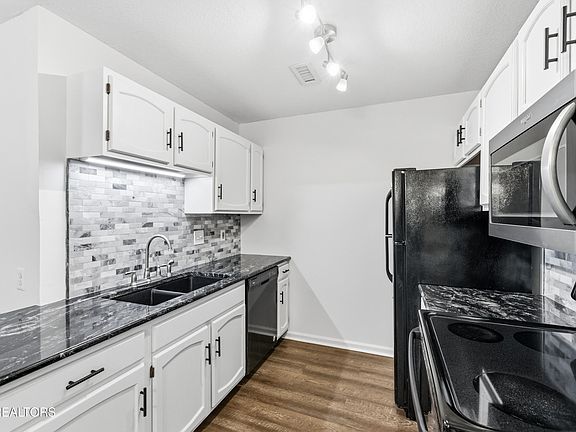 5th image of 9013 Fountain Brook Ln