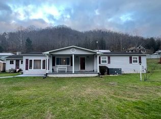 4647 Poplar Gap Rd, Glen Fork, WV 25845
