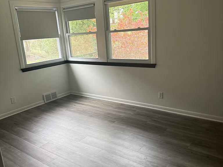 111 W Merle Ln — Photo 8