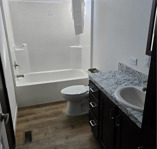 8A Illini East St — Photo 8