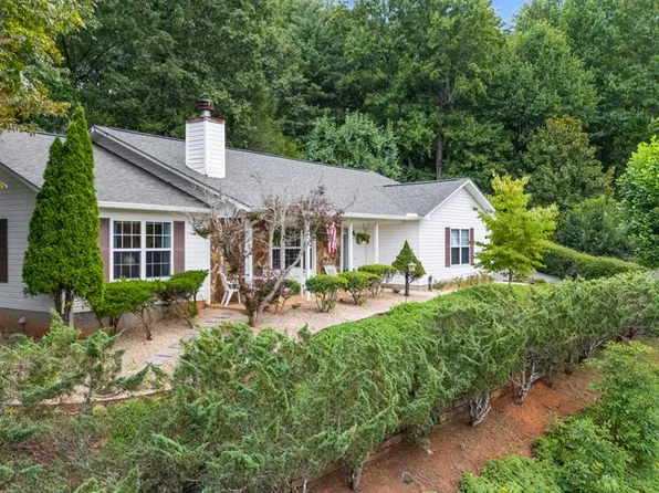 174 Cove Xing, Franklin, NC 28734