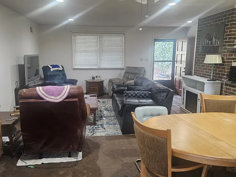 5240 Drury Ln — Photo 5