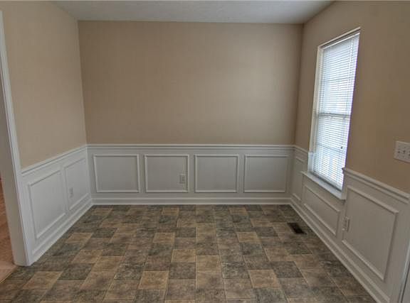 3rd image of 107 Hereford Ct
