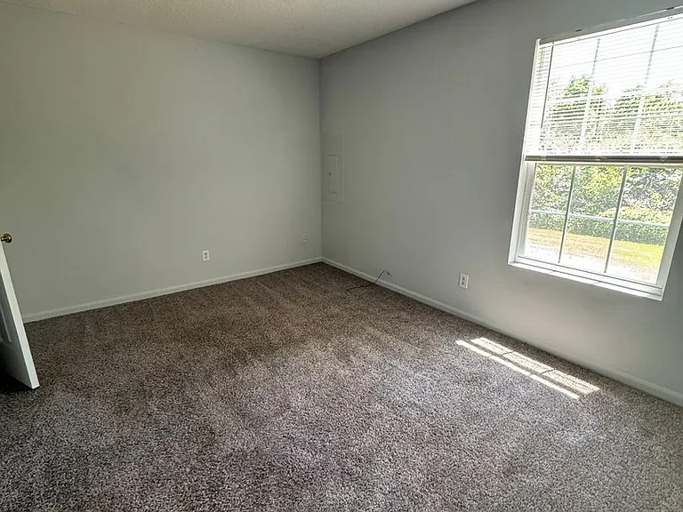 4182 W Bethany Dr — Photo 4