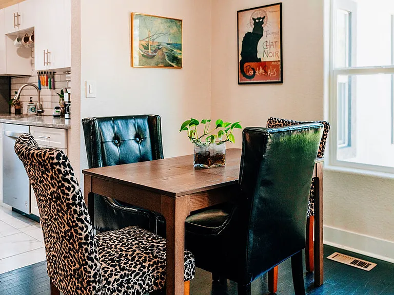Dining area for 4 people with expandable table.