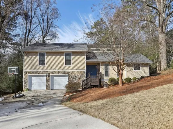 1684 Pierce Arrow Pkwy, Tucker, GA 30084