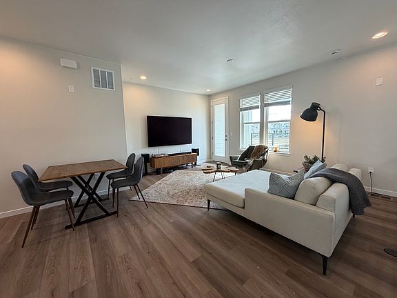 4th image of 5266 Robb St