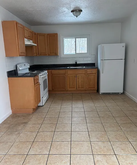 18 W Hills Rd #1 — Photo 1