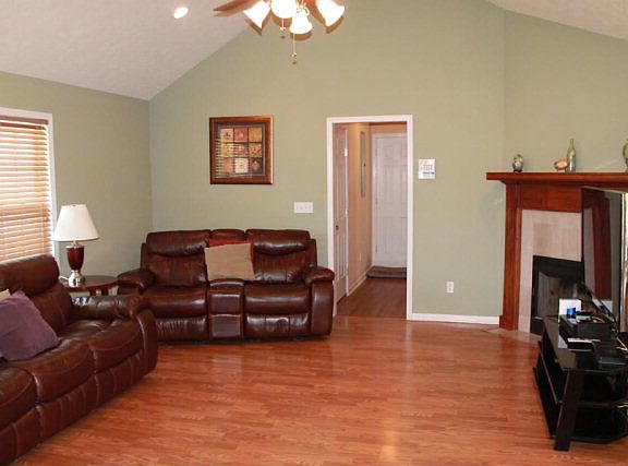 4th image of 328 Lee Road 2090